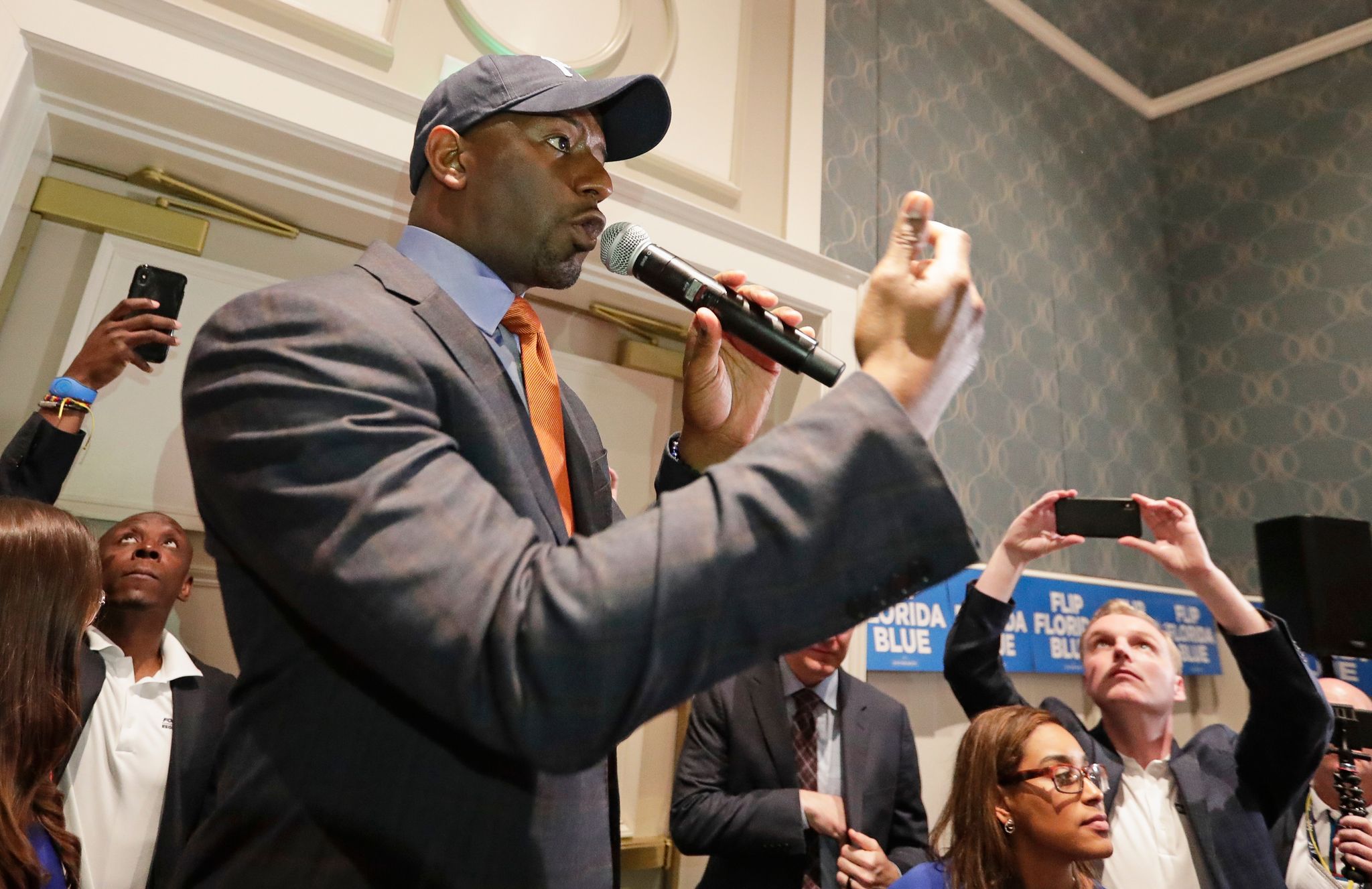 chron.com - Ex-Florida gubernatorial candidate Andrew Gillum arrested on drug possession charges