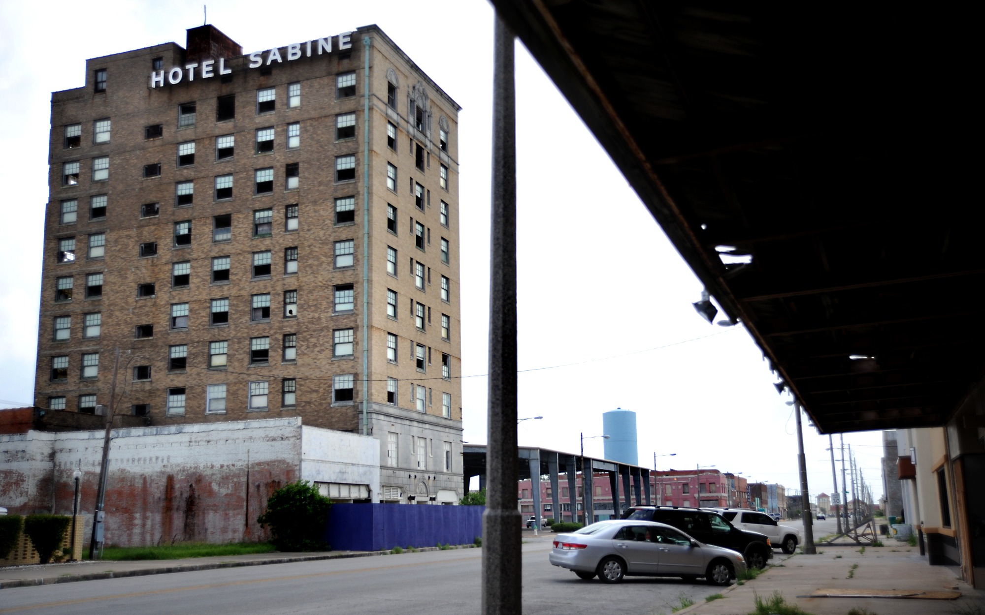 chron.com - Molly Wilhelm - Haunted' Texas hotel sitting empty for 40 years gets new hope