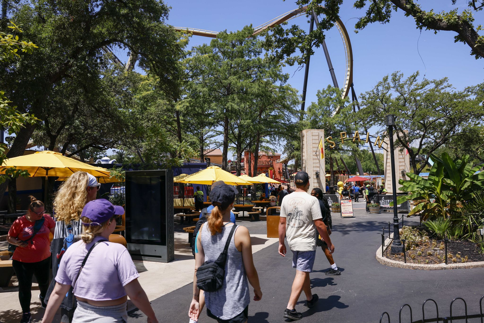 Six Flags faces safety crisis, financial pressure amid corporate moves
