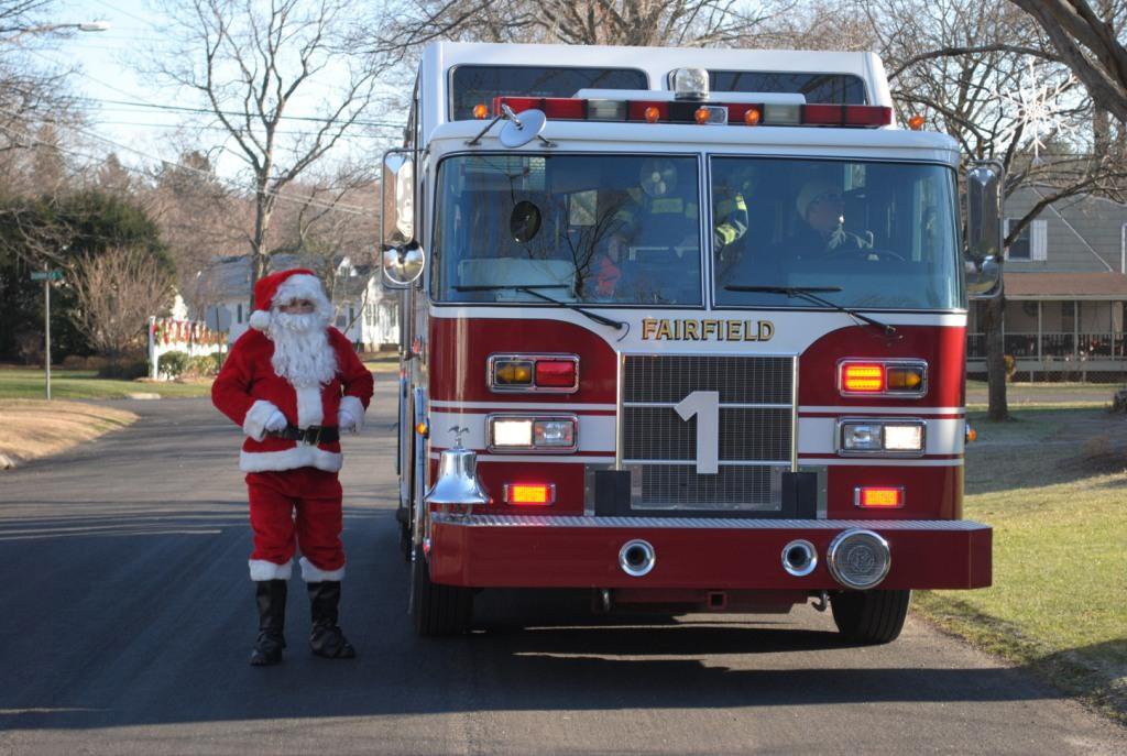 Fairfield firefighters, Santa deliver toys to kids in town to raise money