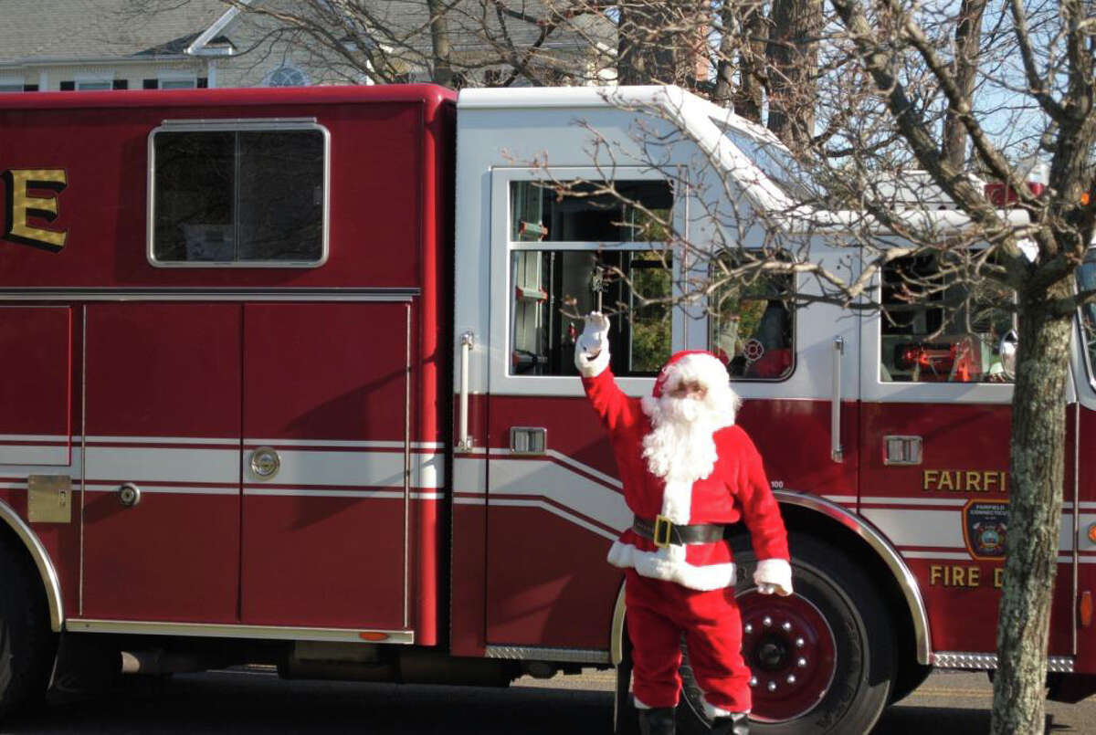 Fairfield firefighters, Santa deliver toys to kids in town to raise money