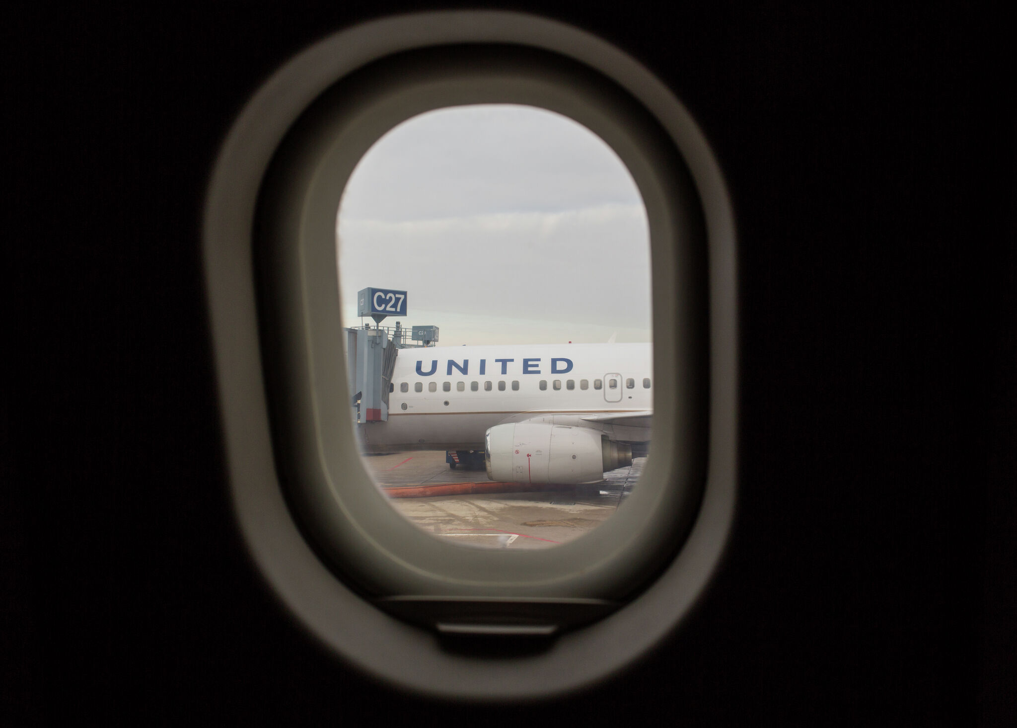 sfgate.com - Jim Glab - San Francisco judge OKs lawsuit against United over windowless window seats