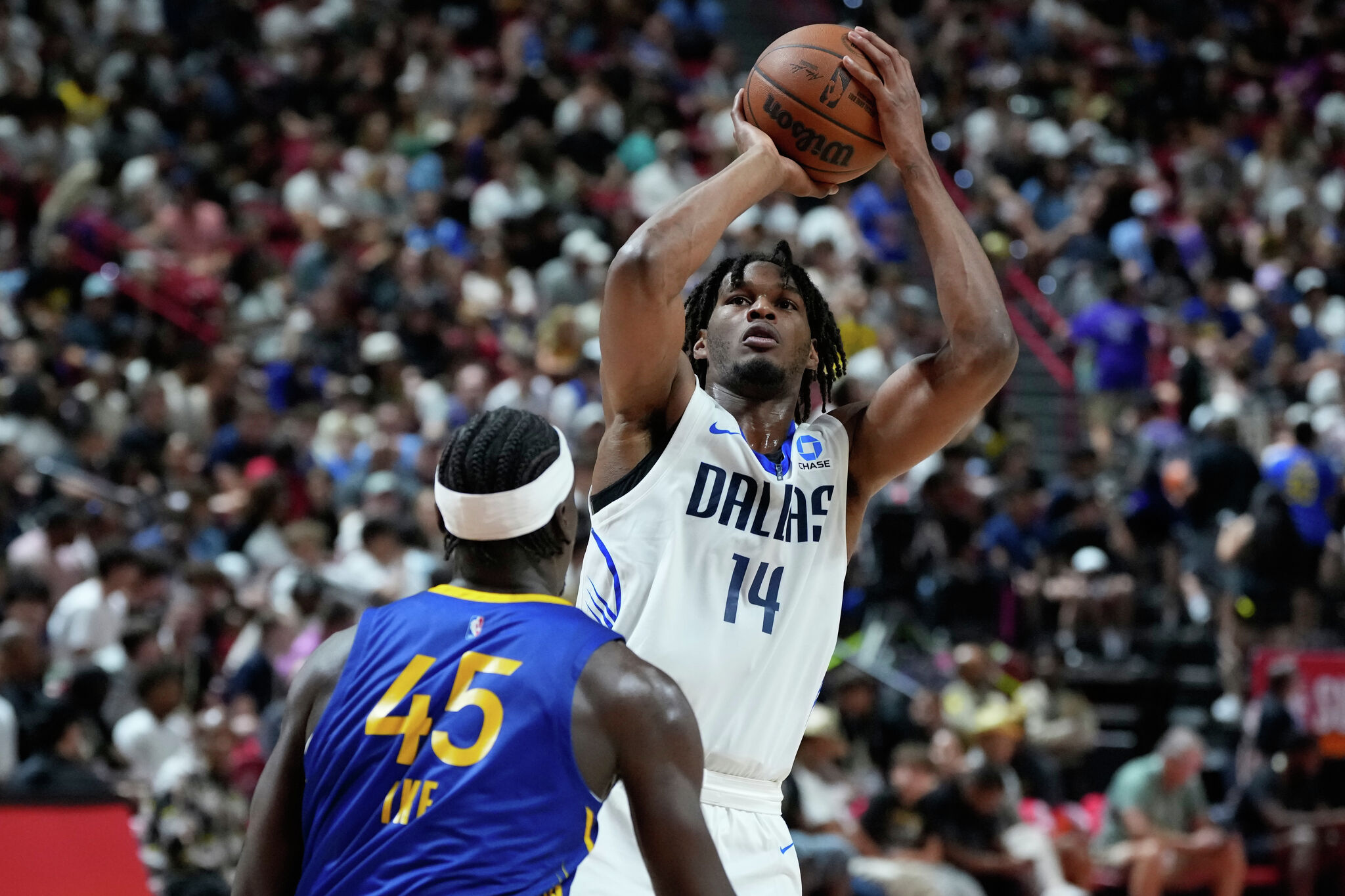 Photo: Dallas News Tobi Lawal and Sergio De Larrea early struggles against the Warriors