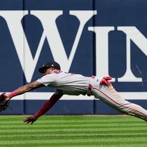 Durbin's 2-run homer lifts surging Red Sox past White Sox for a 6th straight win