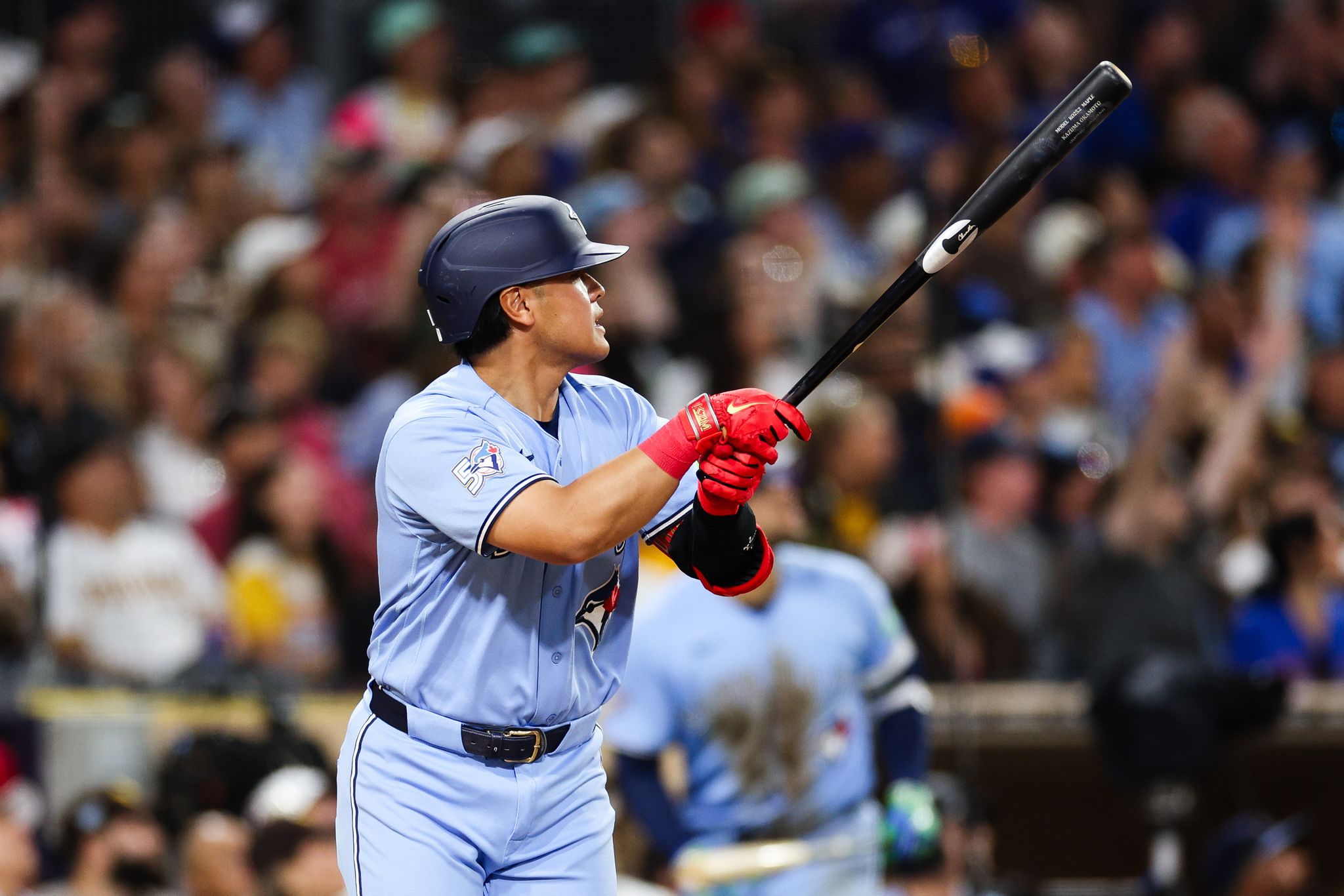 Okamoto pega jonrón 22 e iguala marca de Ohtani en triunfo de Azulejos 5-3 ante Padres