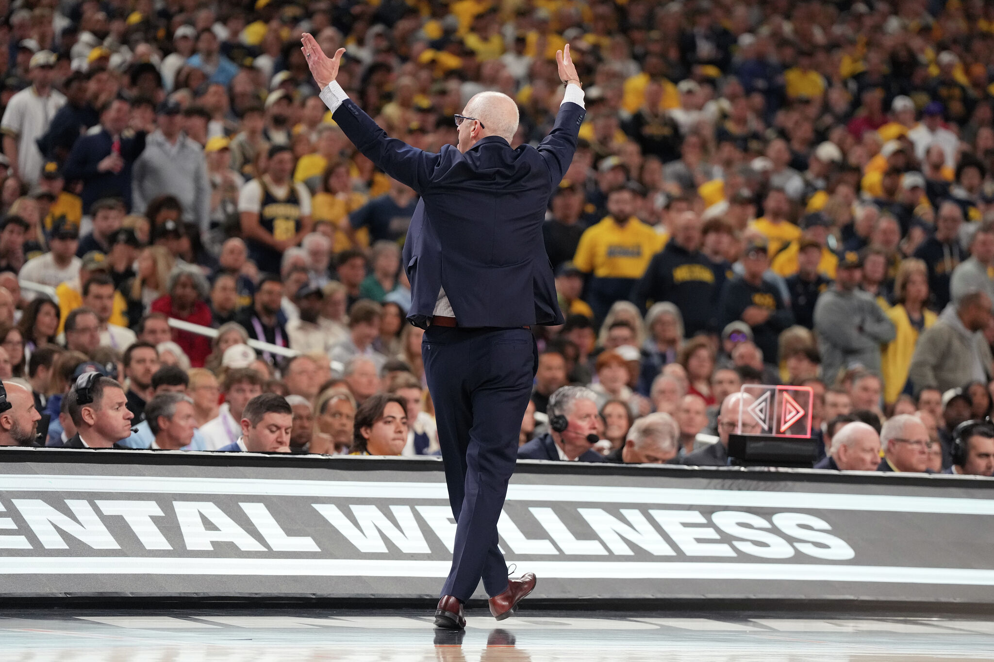 Referees or fans: Who would UConn's Dan Hurley prefer to argue with?