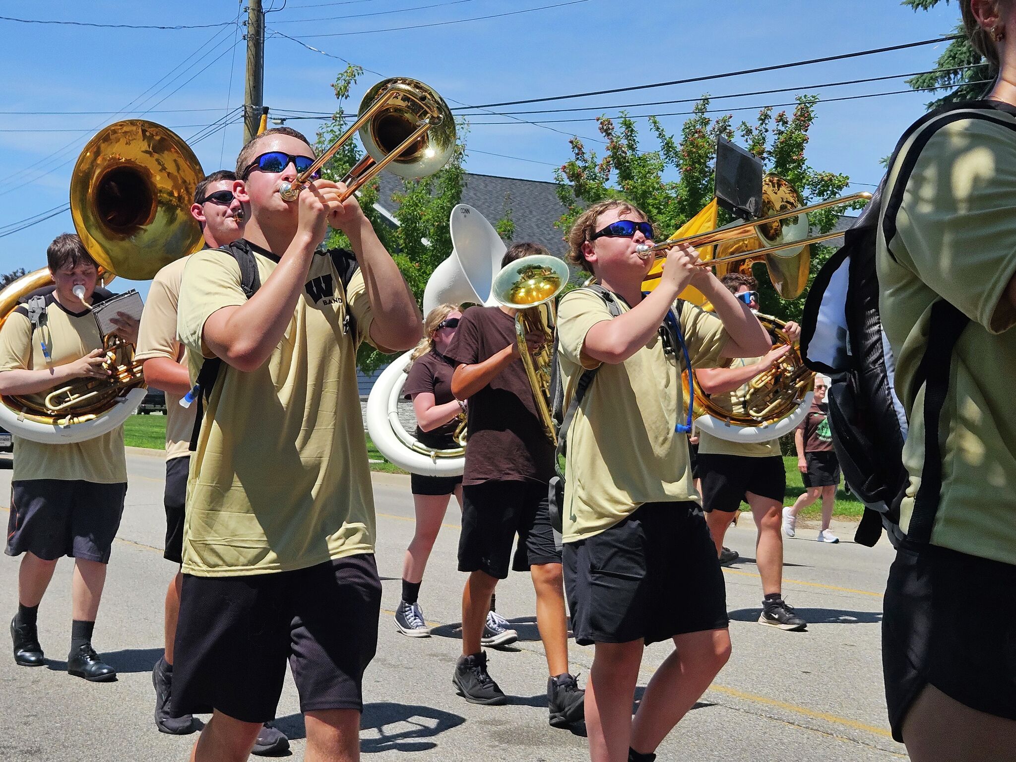 Auburn Cornfest Parade draws hundreds to Midland Road