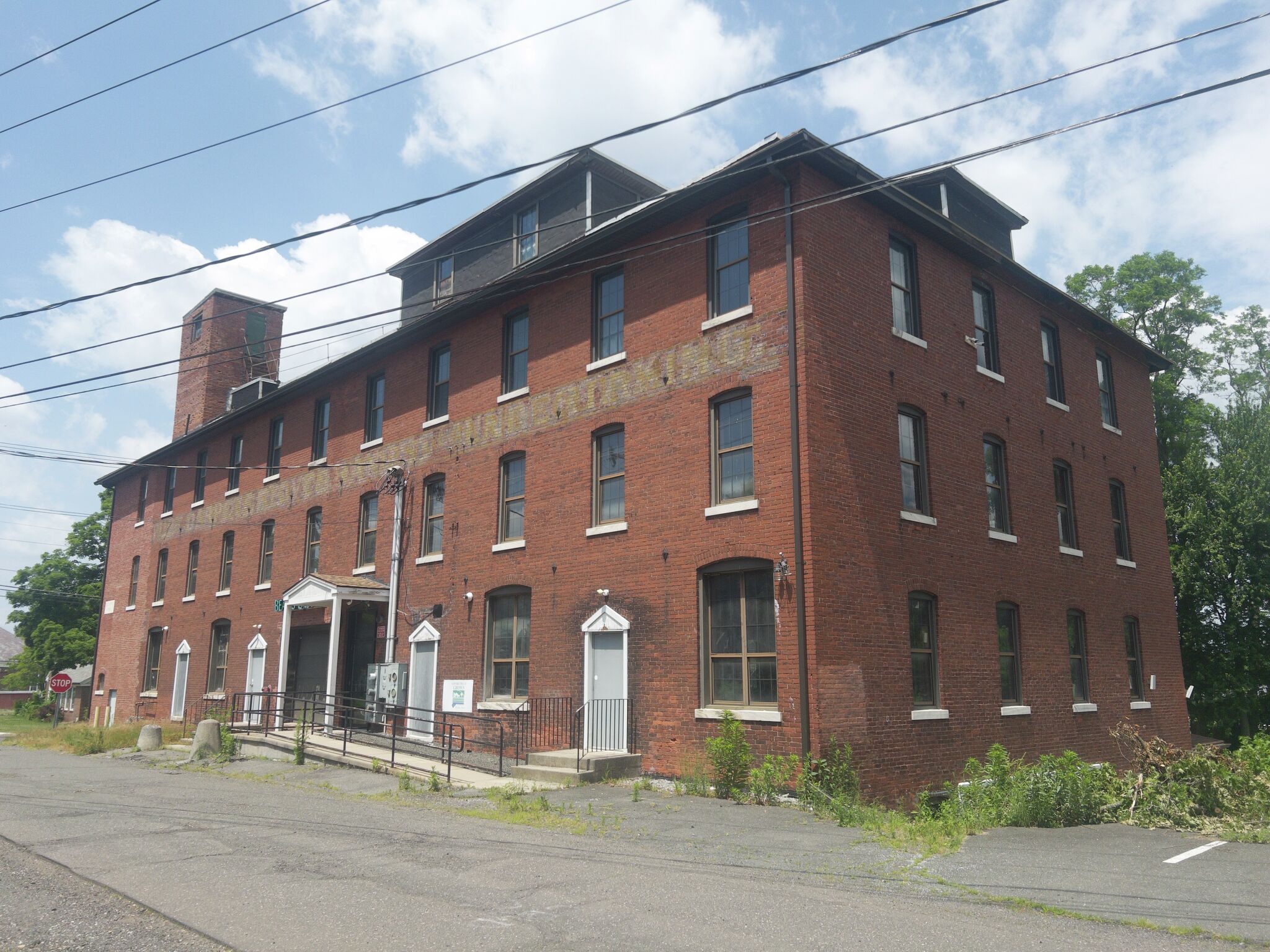 The historic Manchester building has an active approval for a 26-unit apartment conversion.