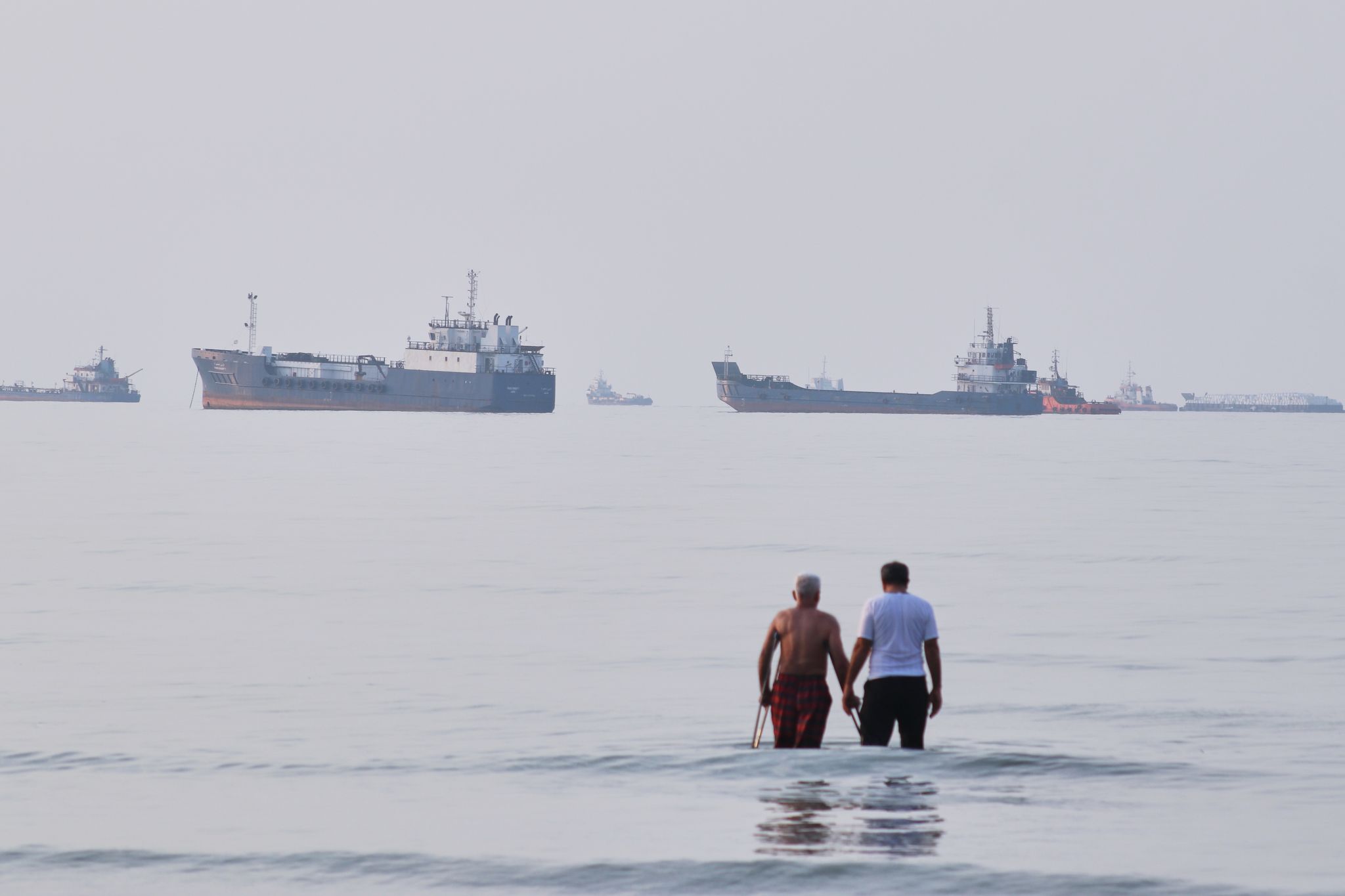 chron.com - DAVID McHUGH - Mideast oil producers step up plans to bypass the Strait of Hormuz