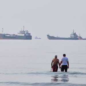 Mideast oil producers step up plans to bypass the Strait of Hormuz