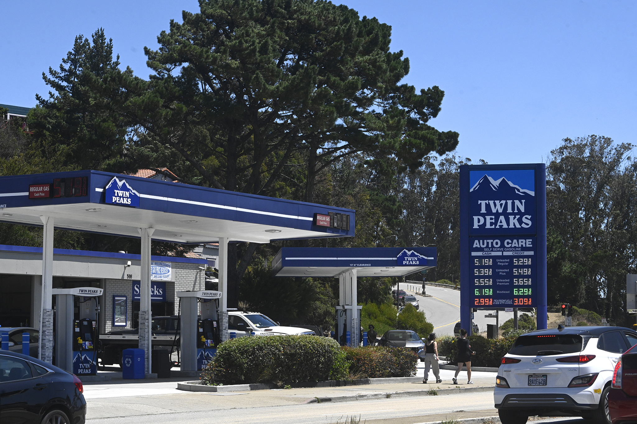 sfgate.com - Silas Valentino - The luckiest gas station in San Francisco
