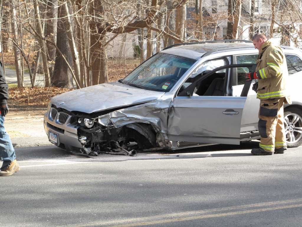 Three car accident on Smith Ridge Road New Canaan News