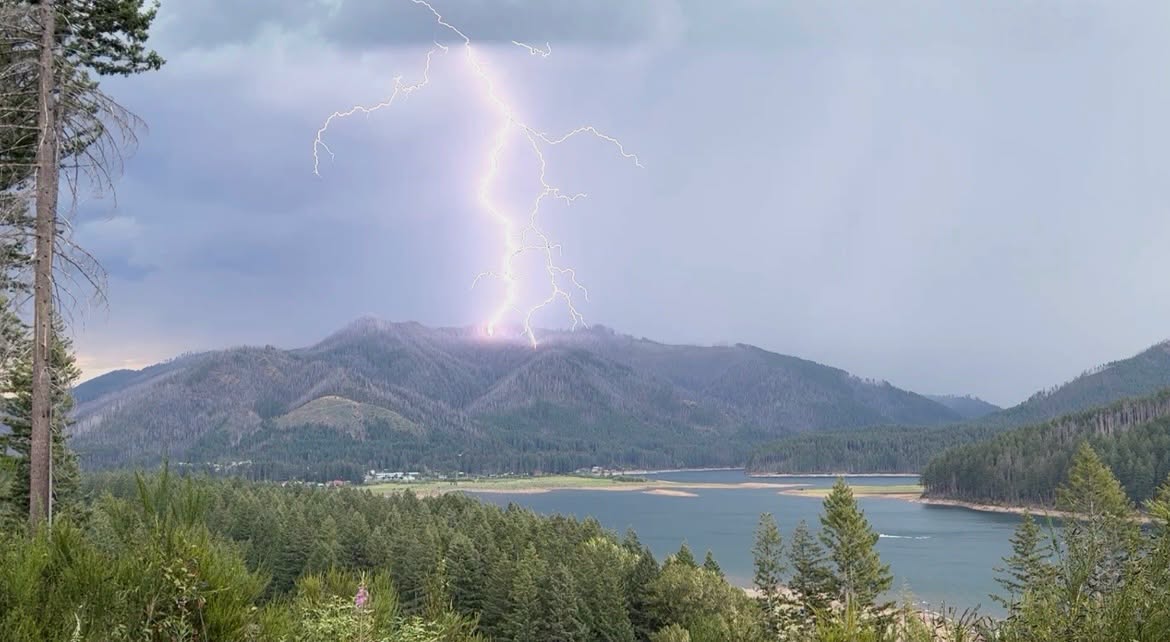 Oregon, Washington see big wildfire outbreak after lightning strikes