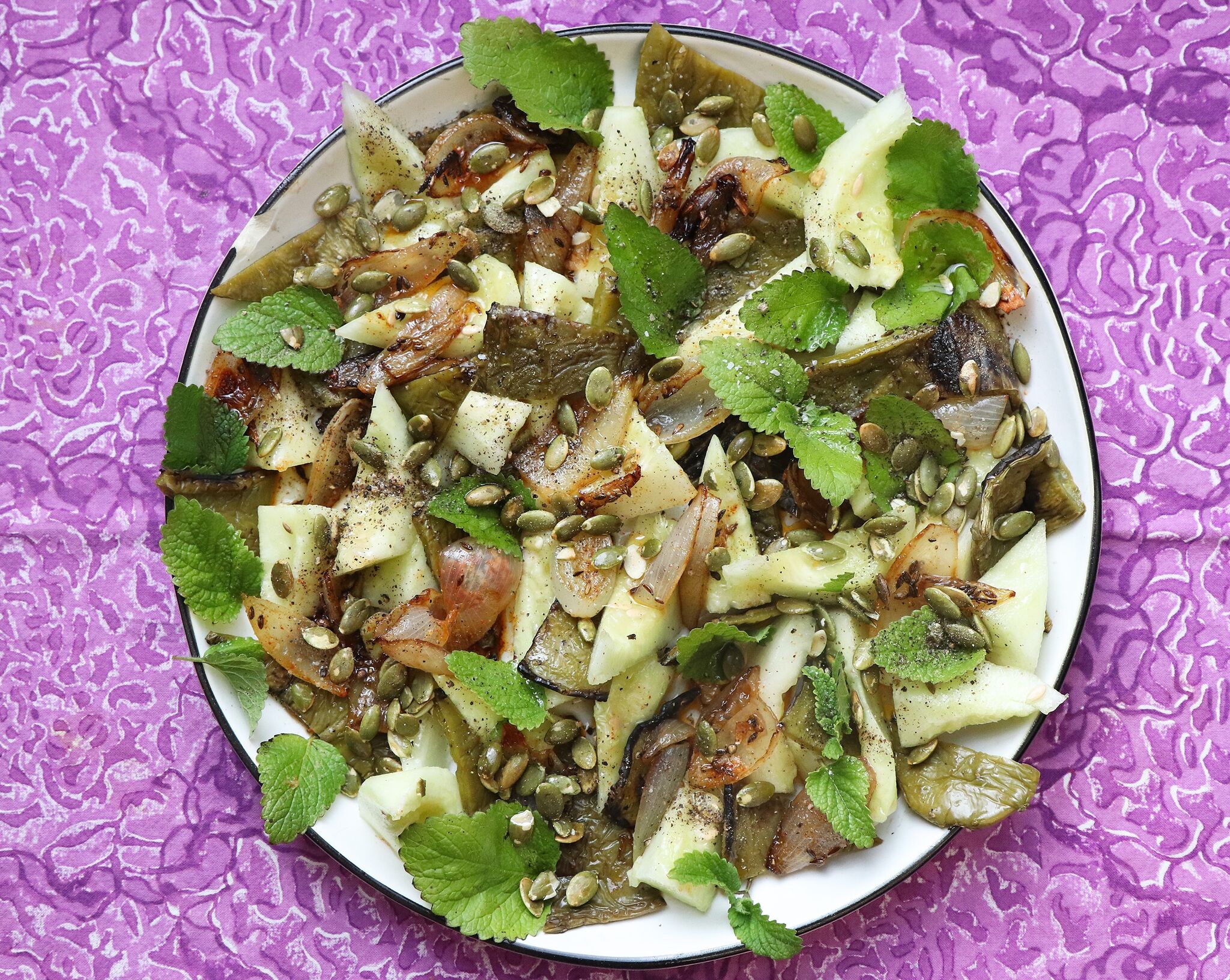 Rezept für Melonensalat mit gerösteten Schalotten, Nopales und ...