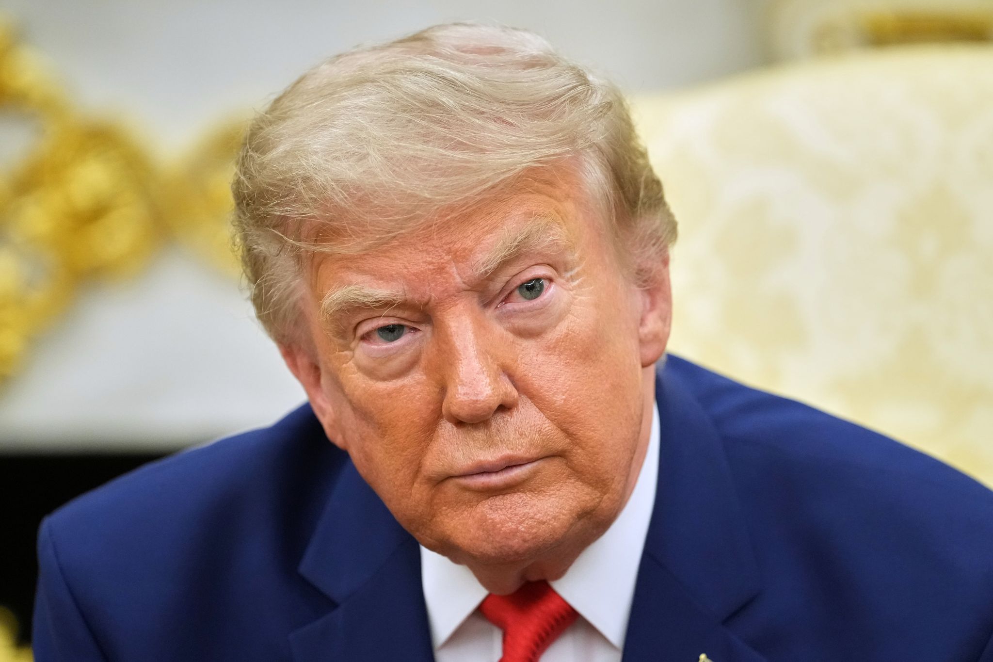 Trump nimmt an würdevoller Überführung von 4 gefallenen US-Soldaten teil