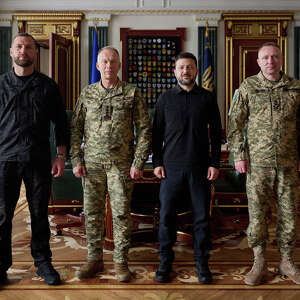 https://s.hdnux.com/photos/01/66/71/17/31167486/3/square_large.jpg