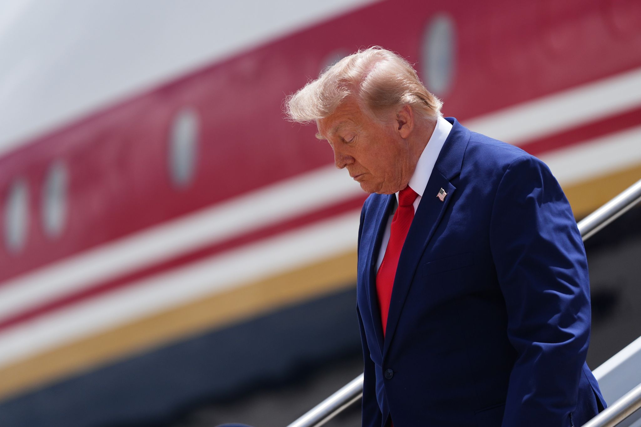 El presidente de EEUU promociona las Cuentas Trump, pero algunas familias aún esperan los fondos