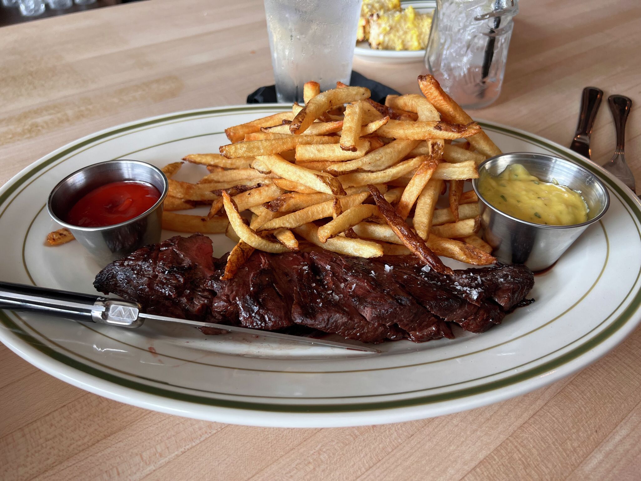 Restaurant Review: Bridgeport's newest neighborhood pub gets the classics right