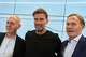 Der neu ernannte Cheftrainer der deutschen Fußballnationalmannschaft Jürgen Klopp (Mitte) posiert für ein Foto mit DFB-Präsident Bernd Neuendorf während einer Pressekonferenz am Freitag, 24. Juli 2026, in der Zentrale des Deutschen Fußball-Bundes (DFB) in Frankfurt.