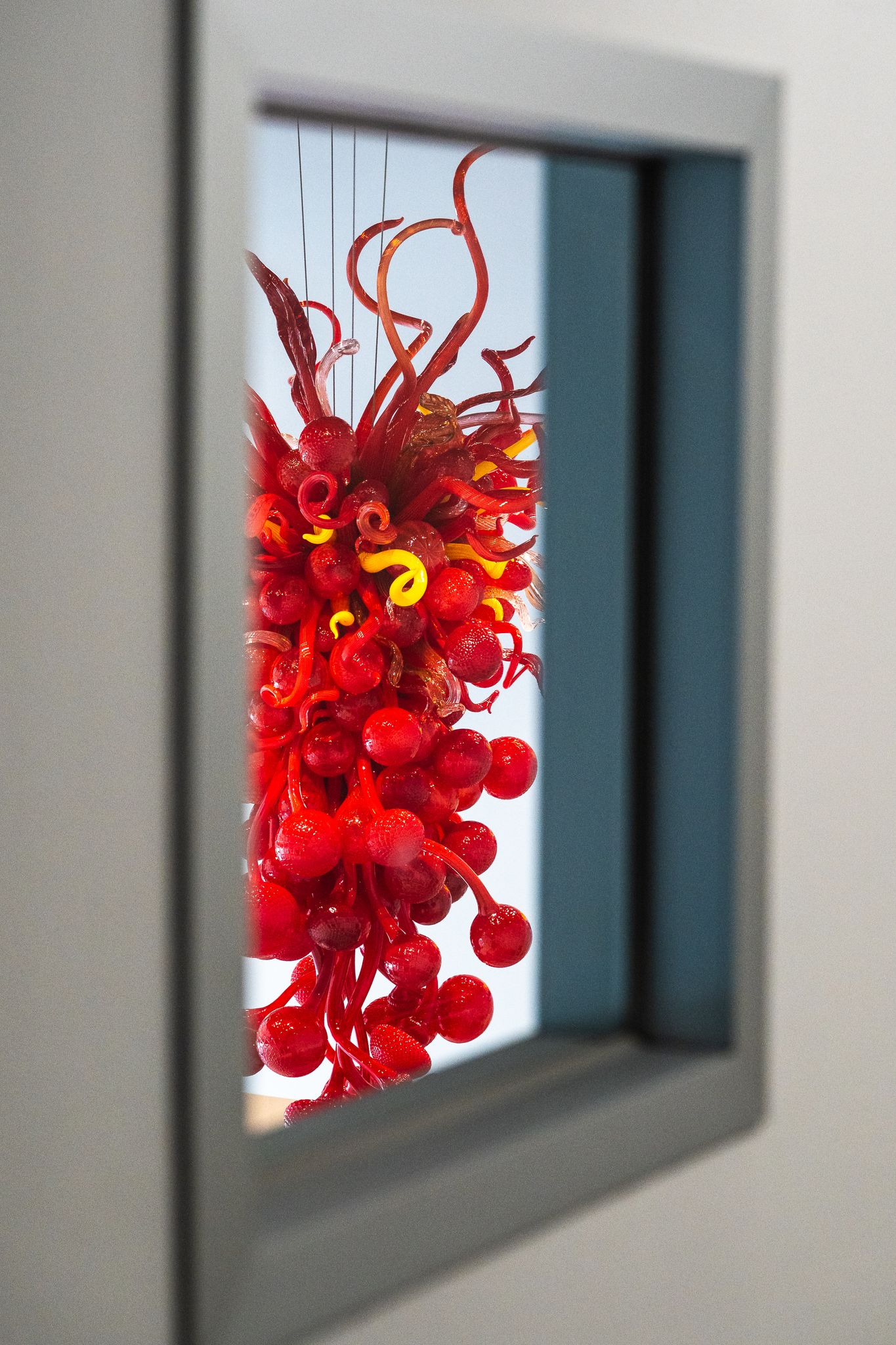 City Arts Center unveils new Chihuly glass installation