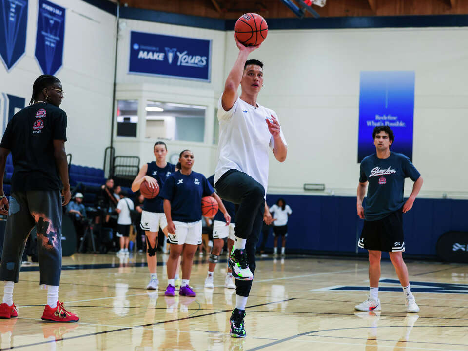 NBA alum Jeremy Lin offers new perspective to Asian American players