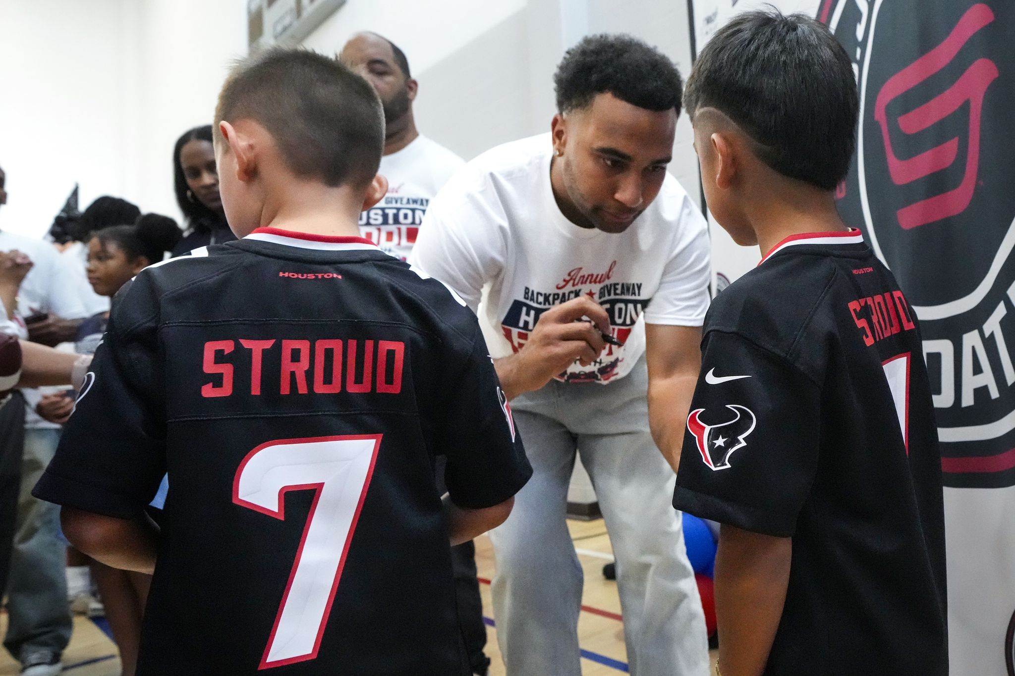 CJ Stroud und Führungskräfte aus Houston sprechen über Resilienz bei der ...