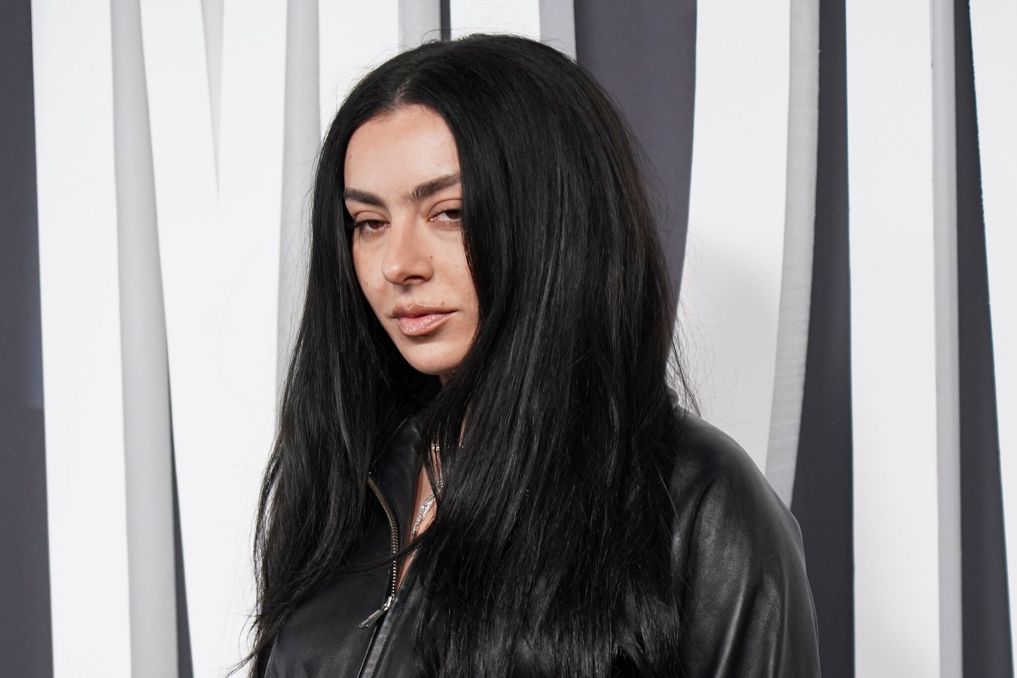 Wie man Charli XCX vor Outside Lands bei Amoeba SF sieht