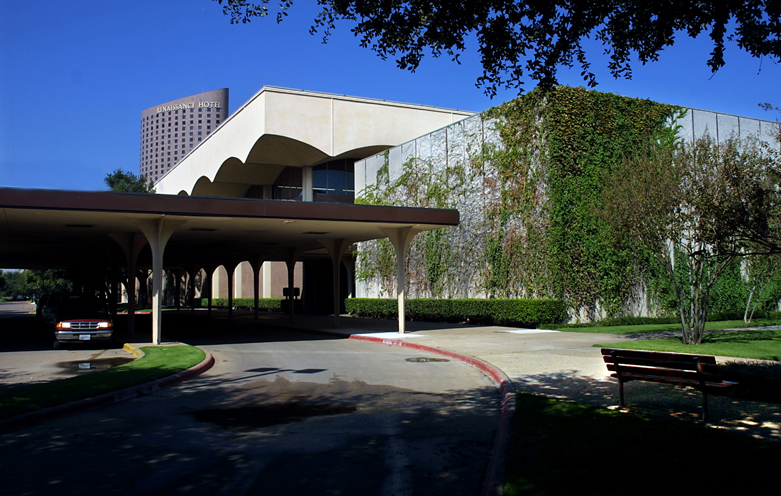 https://s.hdnux.com/photos/01/66/74/22/31179904/5/rawImage.jpg