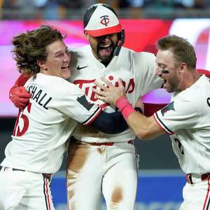 Royce Lewis hits walk-off triple as Twins rally past Royals 3-2 after Buxton exits with sore hip