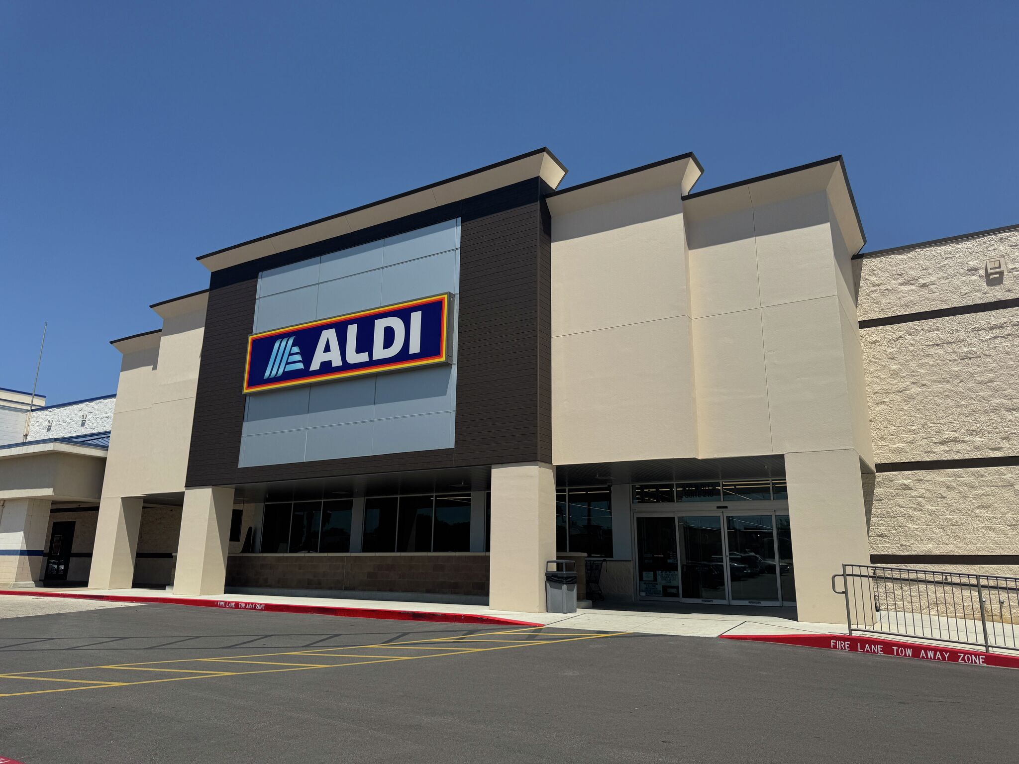 Aldi vs. H-E-B: Which grocery store saves you more?
