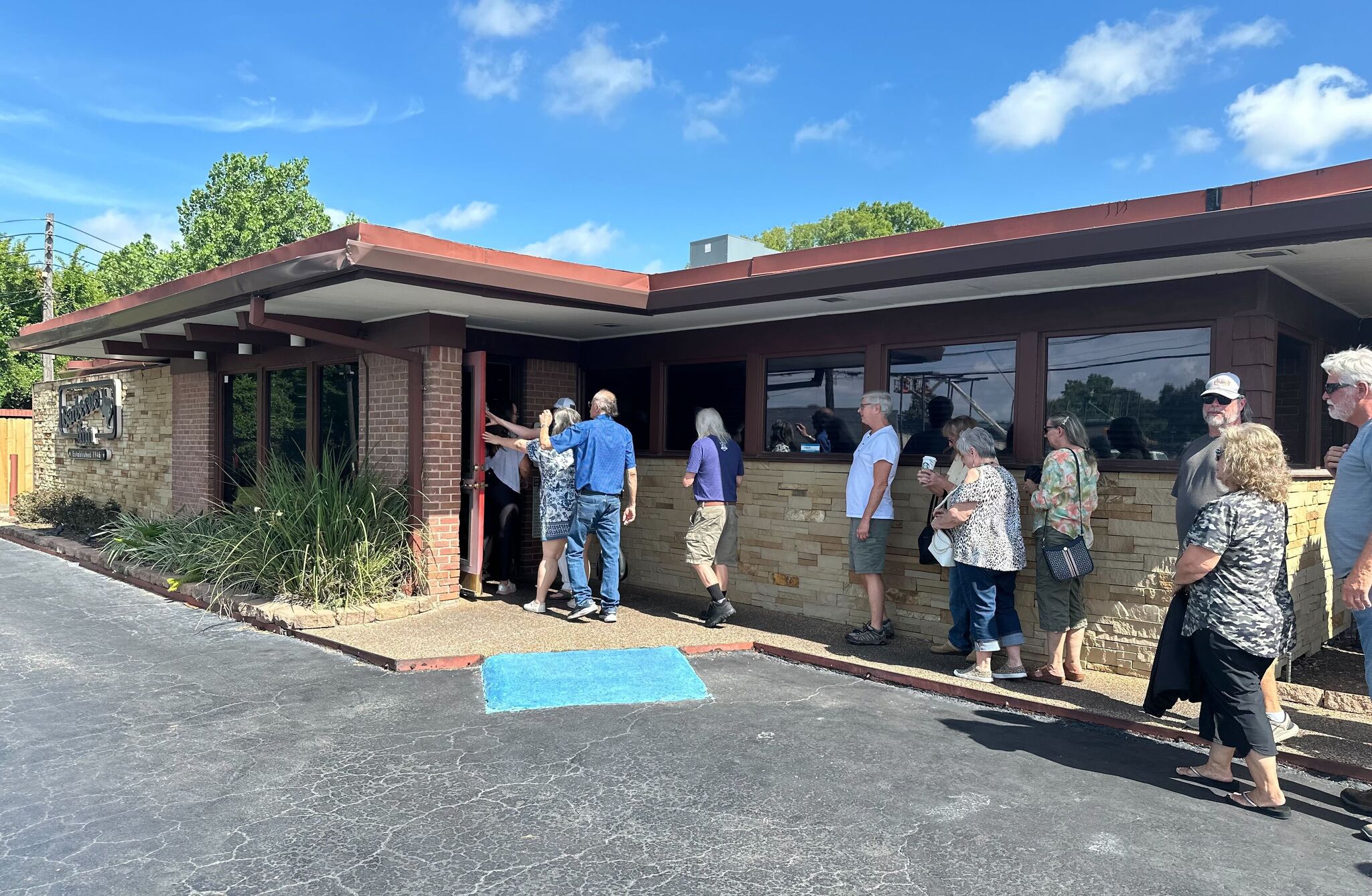 The last days of Barbecue Inn may be a farewell to a Houston of old