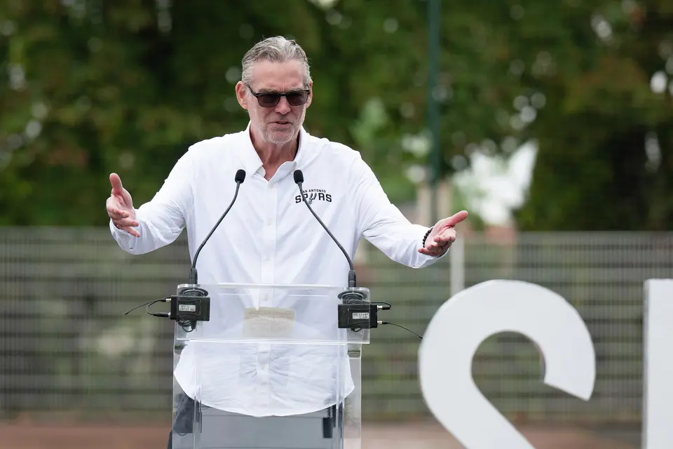 Spurs CEO RC Buford inaugurates the Paul Vaillant-Couturier basketball playground in Nanterre on July 30, 2026. Photo by Laurent Zabulon/Kelma Studio.