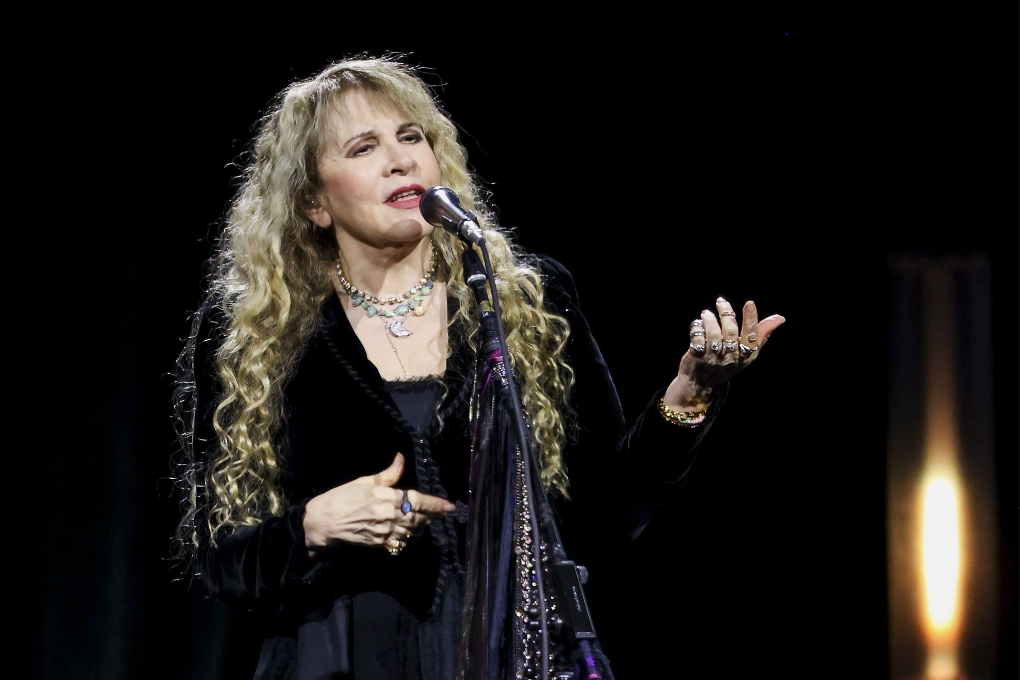 sfchronicle.com - Aidin Vaziri - New Stevie Nicks biography mines the rock icon's life for hard-earned lessons