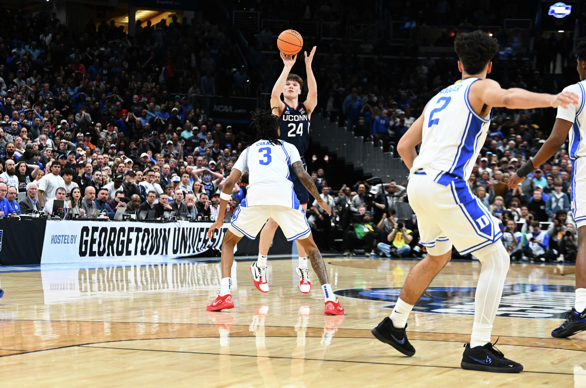 Greatest UConn men's basketball shot: Braylon Mullins or Tate George?
