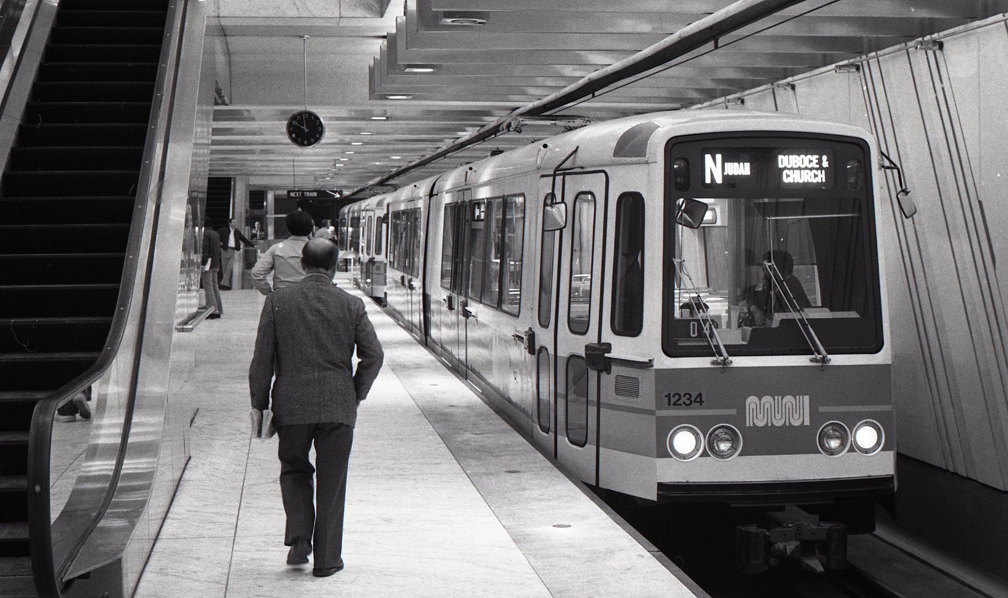 https://s.hdnux.com/photos/01/66/75/54/31185669/3/rawImage.jpg