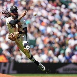 Mariners place shortstop J.P. Crawford on 10-day injured list with left wrist inflammation