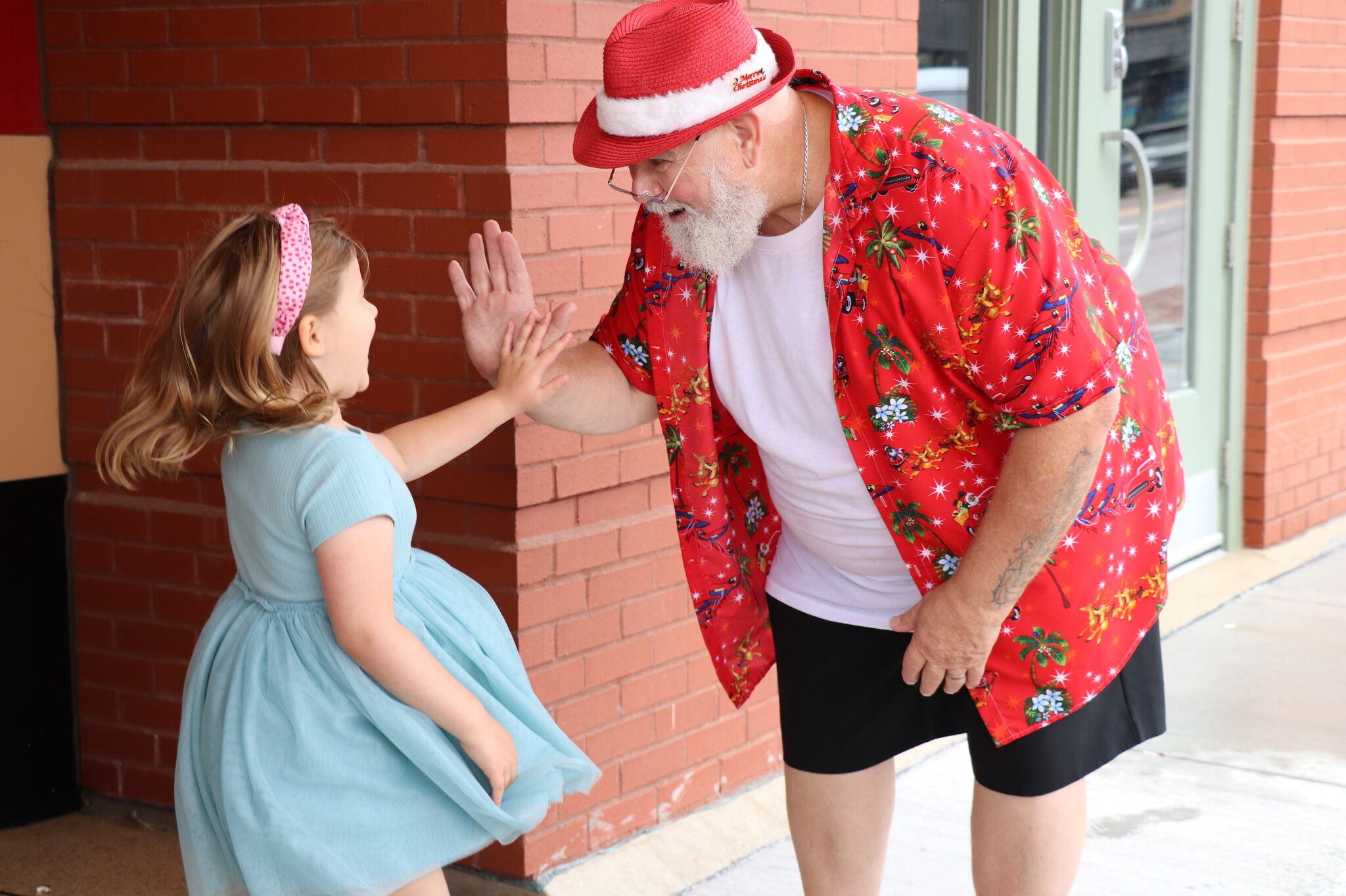 Edwardsville Jingle Stop brings Santa, holiday cheer to downtown summer event
