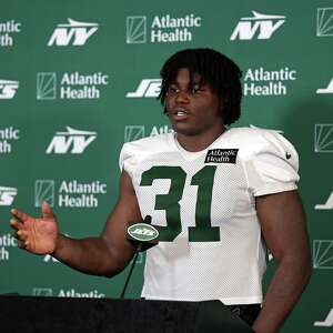 Novato de Jets David Bailey sale cojeando por lesión de tobillo. Glenn dice que estará bien