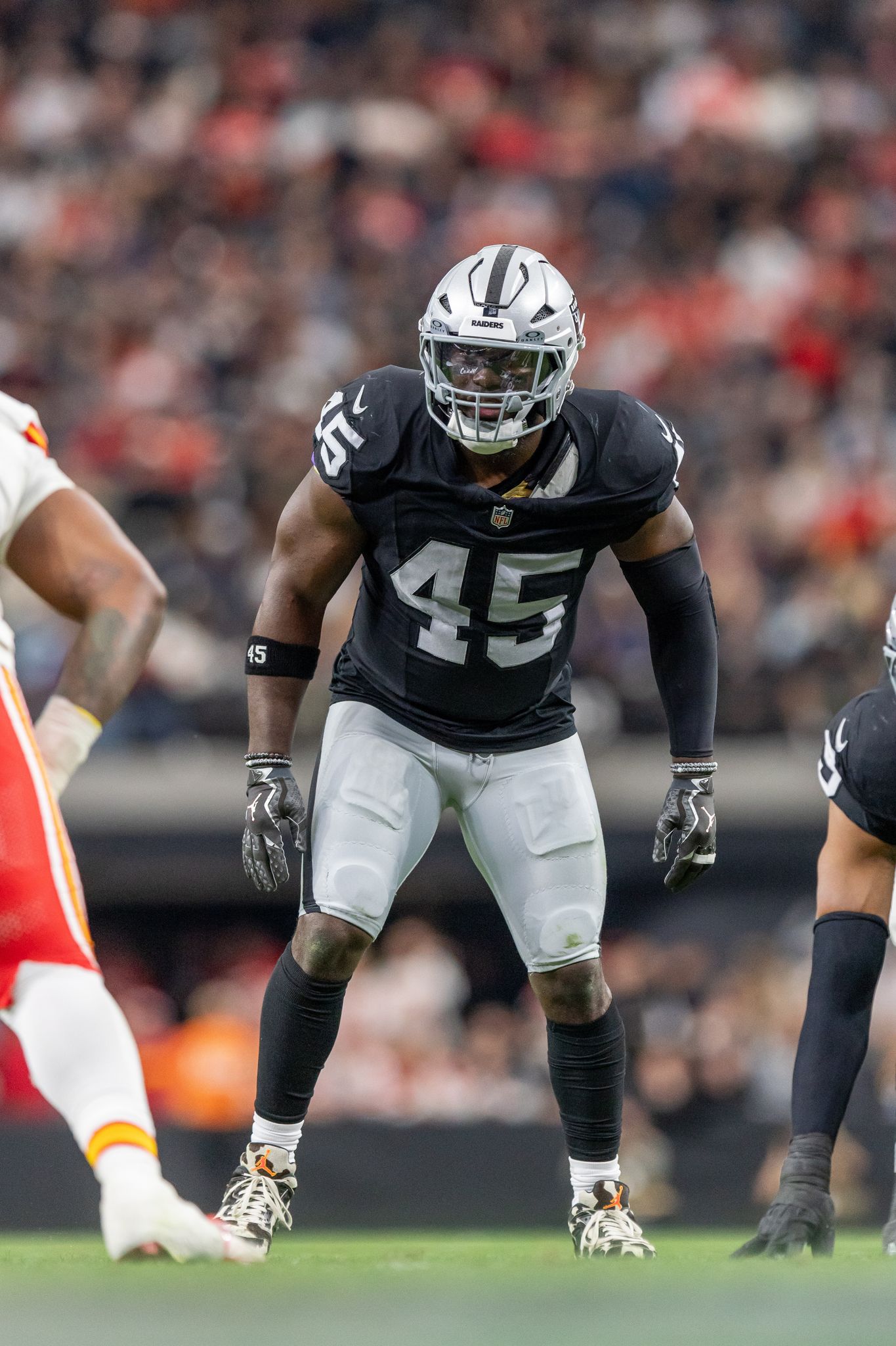 Devin White pushing for starting role with Lions after record-setting season with Raiders