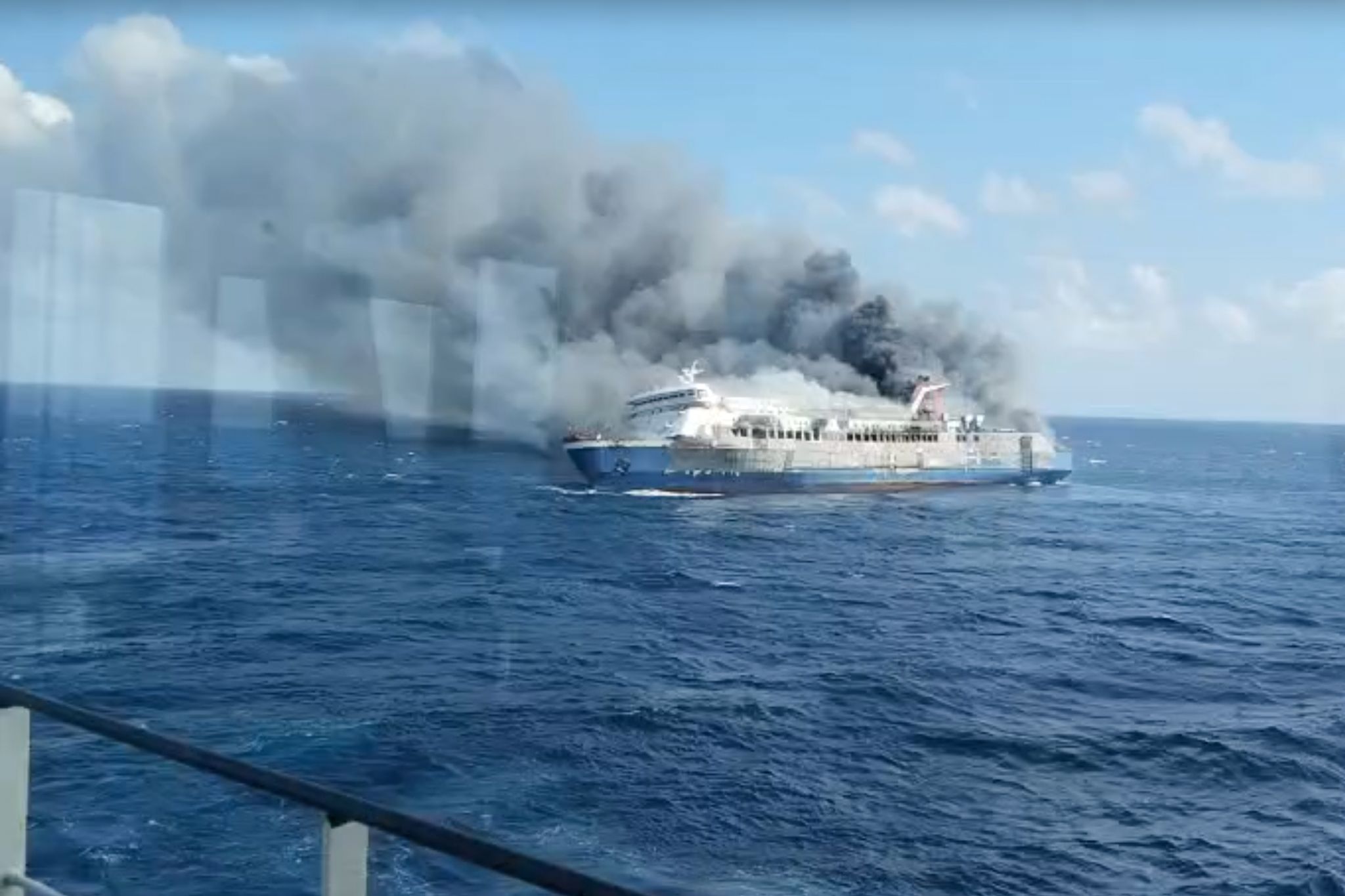 5 muertos y decenas de desaparecidos en el incendio de un barco de pasajeros en Indonesia By Por TRISNADI y NINIEK KARMINI Updated Aug 2, 2026 8:03 a.m.
