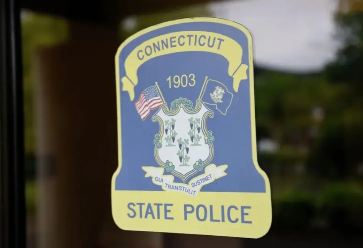 Driver leaves car after Barkhamsted rollover crash, goes to hospital: Police