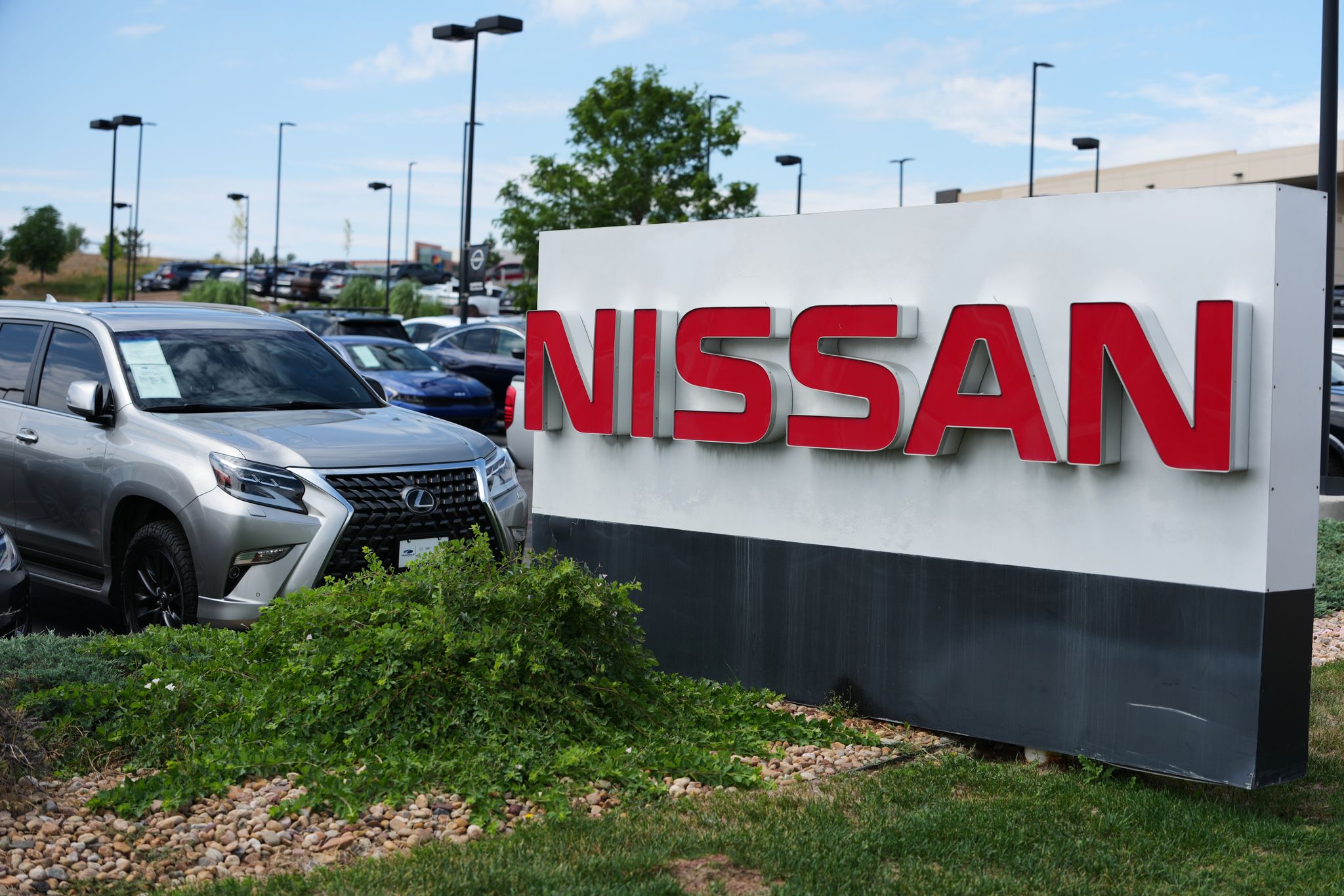 chron.com - YURI KAGEYAMA - Japan's Nissan sees profit for latest quarter but warns of Middle East and China woes