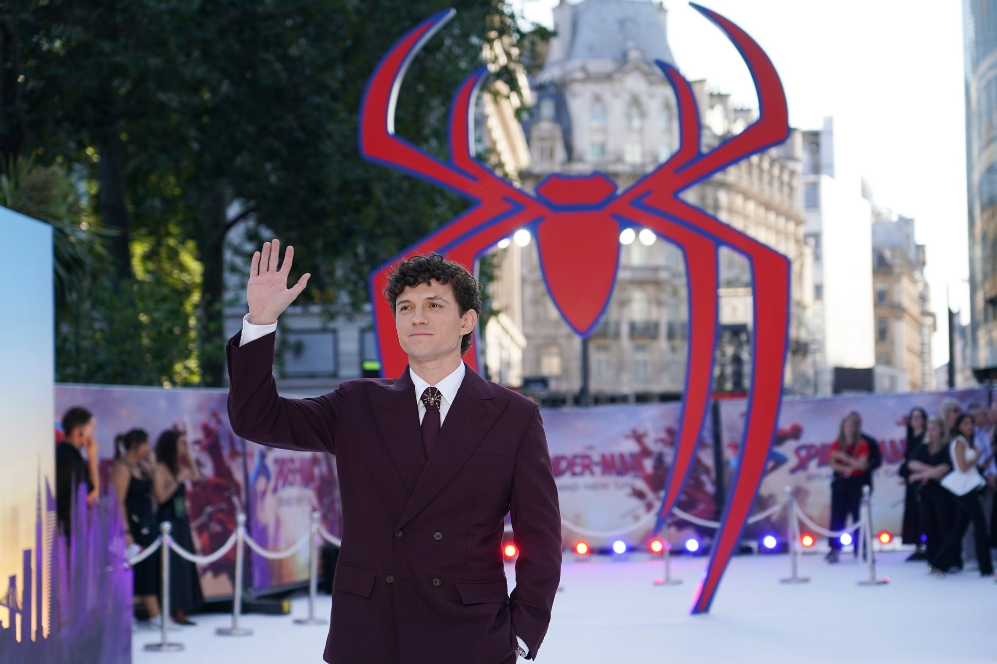 chron.com - LINDSEY BAHR - Box Office: 'Spider-Man' stays on top while two dino movies battle for third