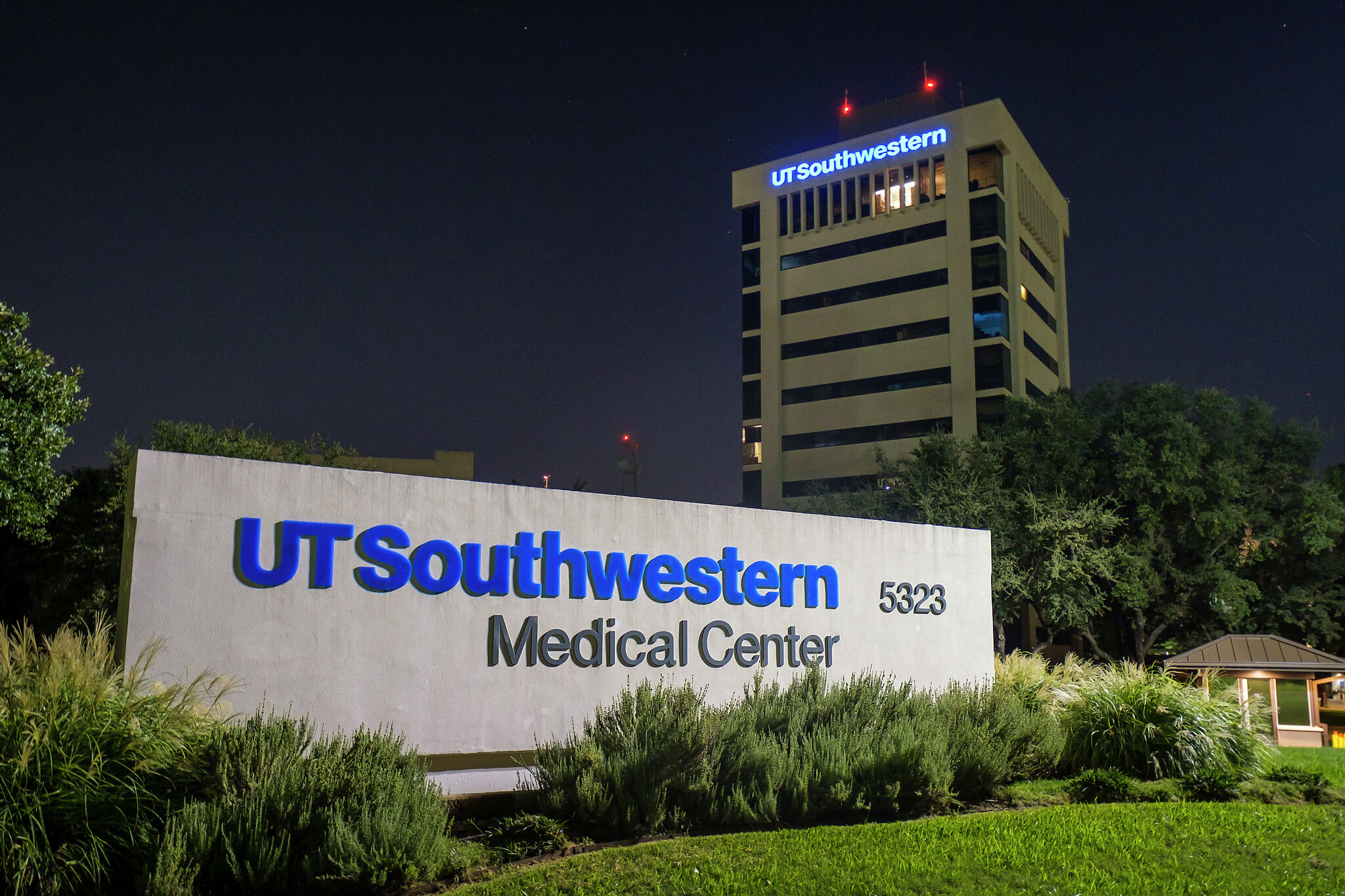 What are the best hospitals in Texas? New report ranks top facilities in state and nation Two Dallas hospitals rank among the best in the state, but a Houston hospital takes the number one spot, according to a new report. Staff Writer Aug 4, 2026