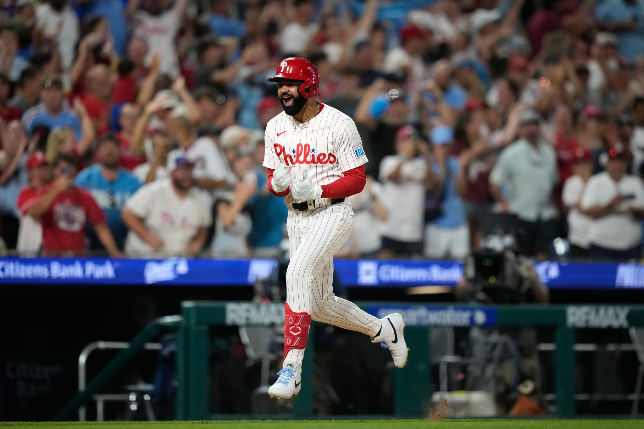 Derek Hill impulsa a los Filis con grand slam de ventaja en la 7ma en triunfo 6-3 ante Nacionales