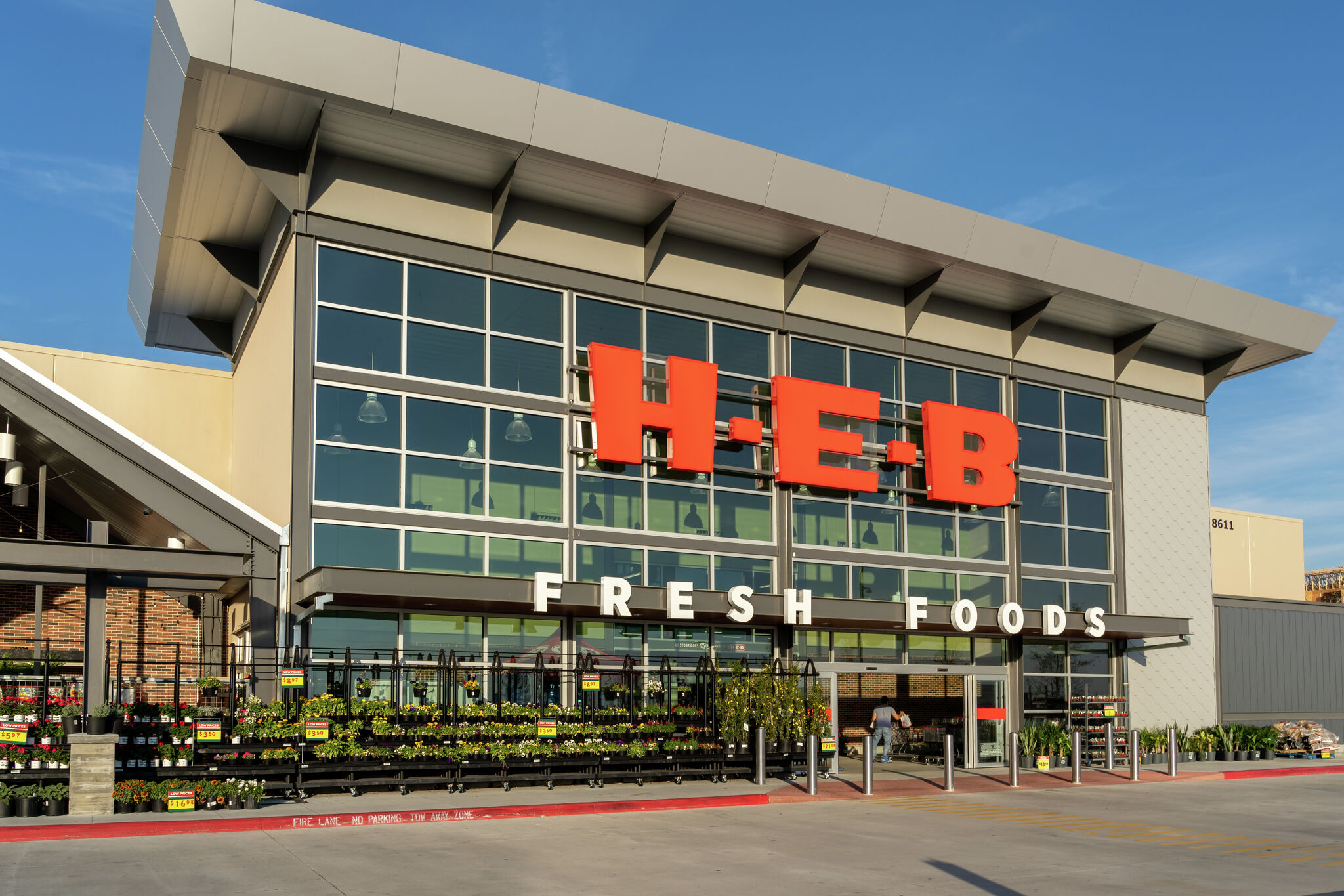 Why H-E-B is skipping these major Texas cities