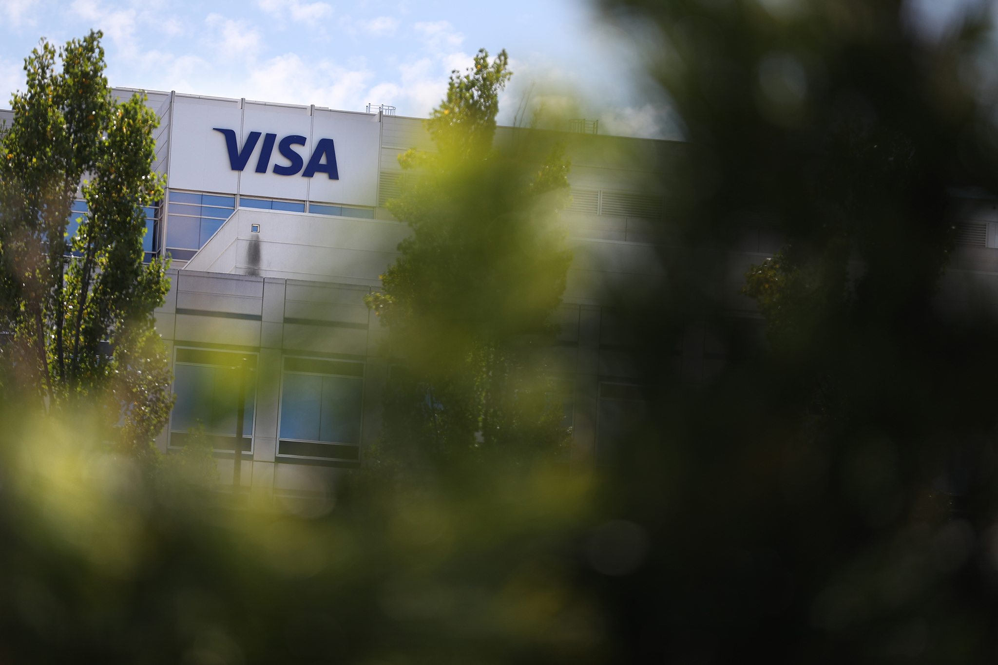 sfgate.com - Matthew Brown - Visa lays off 6 VPs and dozens of senior staff from Foster City campus