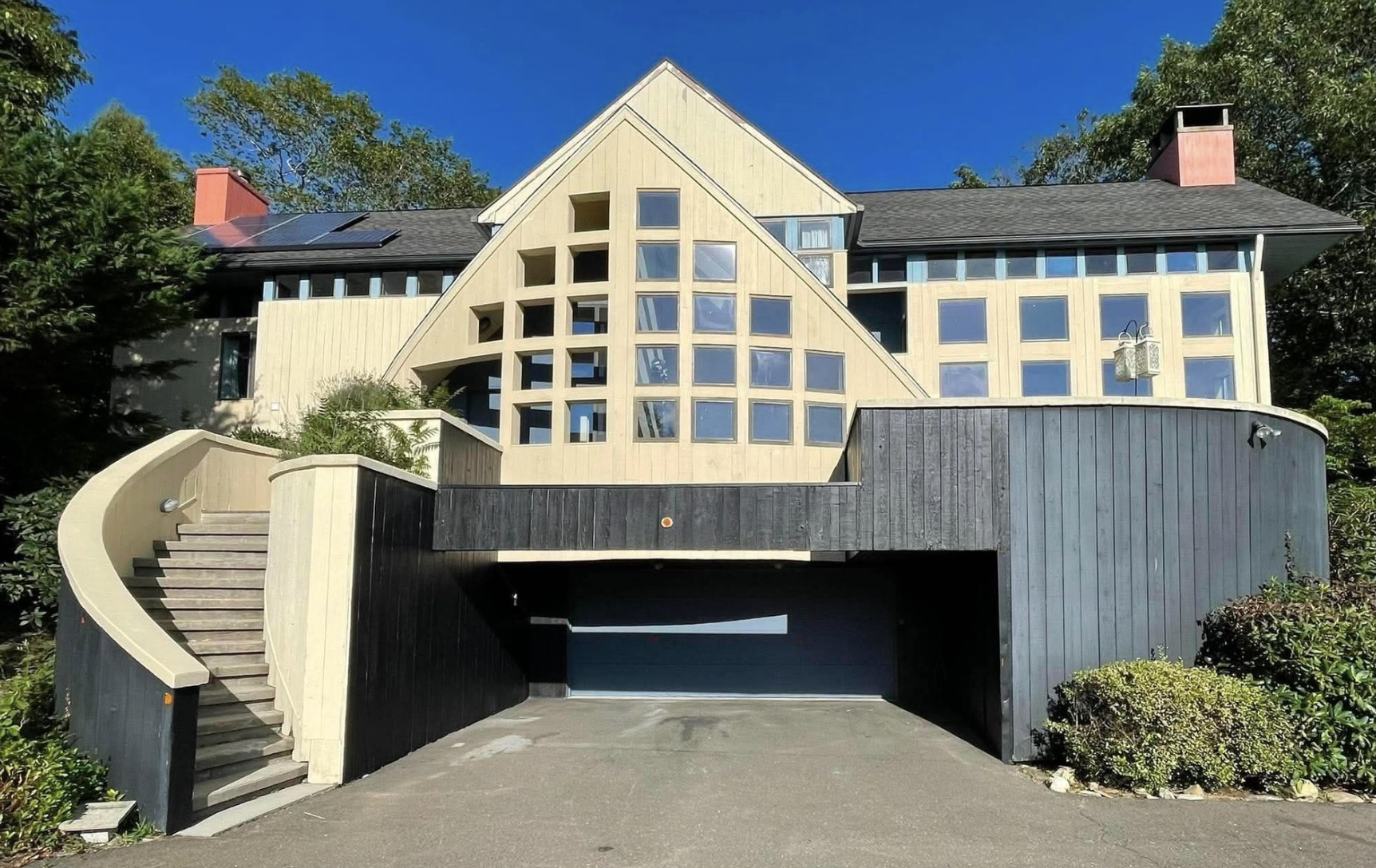 $999,000 Guilford home designed by Alfredo De Vido features walls of glass and was among Realtor.com’s 10 most-popular listings for the week of Aug. 5.