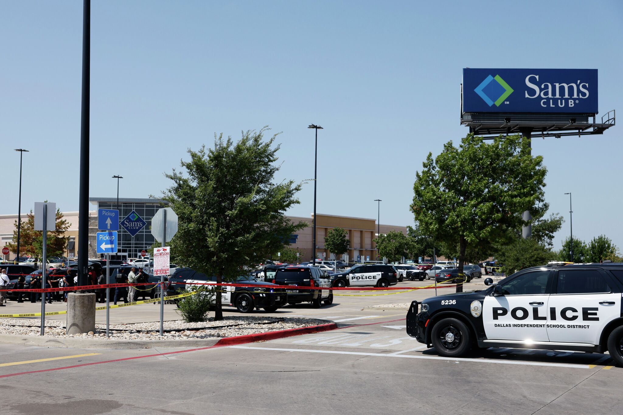 Dallas ISD officer wounded in shooting at Walmart, Sam's Club