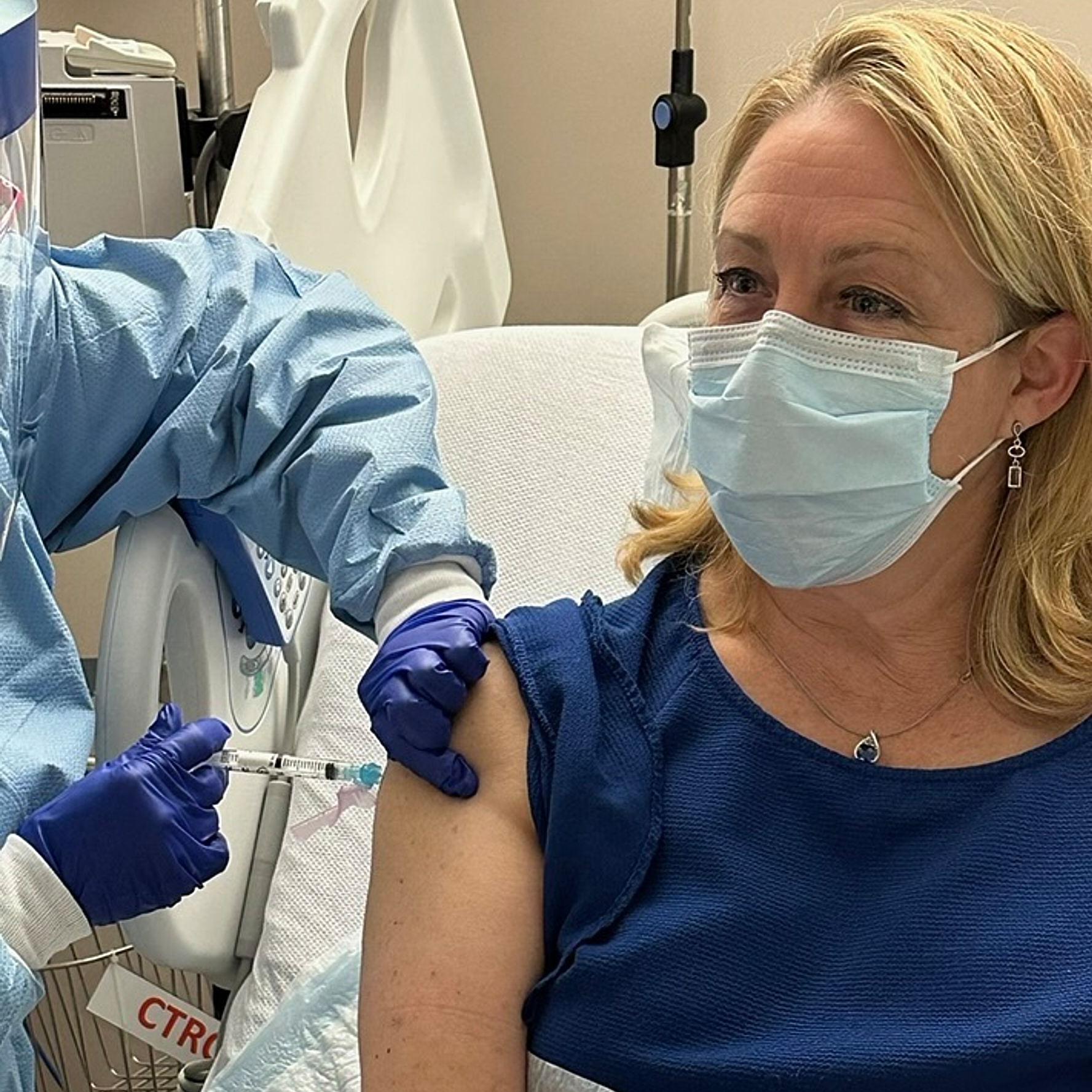 Inicia prueba a vacunas para frenar cáncer de colon antes de que se arraigue